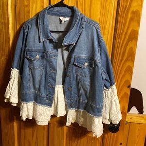 Crown & Ivy 0x 3/4 sleeve jean and eyelet detail jean jacket.